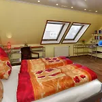 Apartment Dw16~17~19 In *